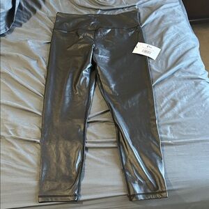 Black Metallic Light n Tight Hi-Rise 7/8 24”Leggings